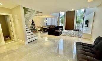 Imagem 6: Casa de condomínio para venda possui 420m² de área construída com 4 suítes mais dependênci