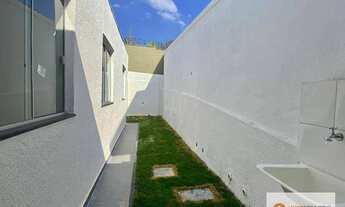 Imagem: Casa geminada com entrada independente com