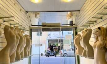 Imagem 3: Loja montada para venda de roupas no Centro!