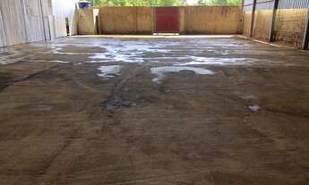 Imagem 4: BARRACÃO na entrada do bairro Altos da Serra Cba