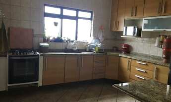 Imagem: Sobrado com 3 dormitórios, sendo 02 vagas