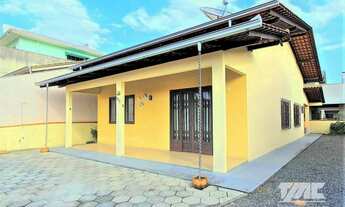 Imagem: Casa de alvenaria no bairro Enseada