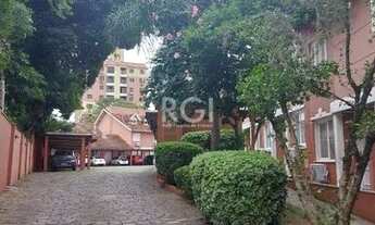 Imagem 3: Excelente casa em condomínio em ótima localização no bairro, possui 3 dormitórios sendo um