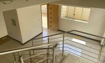 Imagem 3: Sobrado para aluguel tem 210 metros quadrados com 3 quartos em Jardim Clarissa - Goiânia