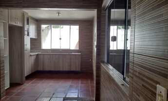 Imagem 2: Casa, com piscina, edícula, fogão a lenha , forno e churrasqueira