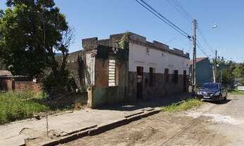 Imagem 7: 3 casas de alvenaria, sendo 1 mista 1 meia água