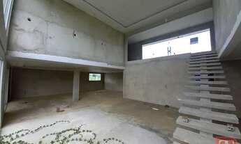 Imagem 3: Casa inacabada no condomínio Reino Verde 4 suítes