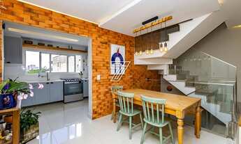 Imagem: Sobrado Triplex no Bom Retiro, rua tranquila