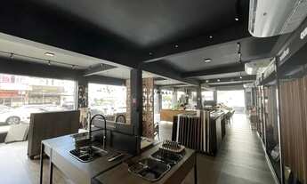 Imagem 2: Imóvel Comercial de Alto Padrão no Umarizal, Belém-PA: 800m², 2 Banheiros e 6 Vagas de Gar