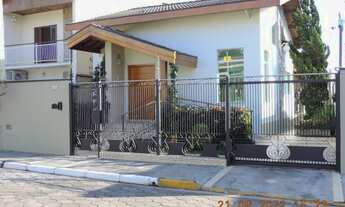 Imagem: Linda casa à venda, por R$ 900.000 - Centro