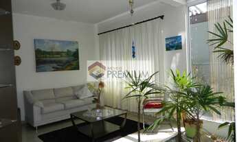 Imagem 3: Casa ensolarada em condomínio fechado com 3 suítes, escritório e 4 vagas de garagem, próxi