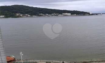 Imagem 2: Excelente 1 dormitório, sala, cozinha, banheiro área de serviço. Pé na areia Vista belíssi