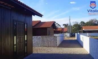 Imagem 7: Duas casas recém construídas localizada em Imbituba, situada no bairro Sambaqui