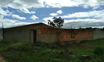 Imagem: Terreno murado, plano e com sapata de casa