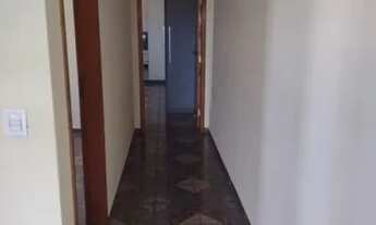 Imagem 4: Excelente imóvel , bem localizado sendo um sobrado com 3 dormitórios , uma suíte , sala