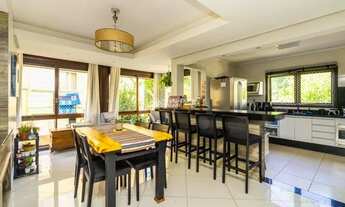 Imagem 2: Casa de condomínio para venda tem 243 metros quadrados com 3 quartos