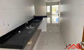 Imagem 5: Casa com Ótimo Acabamento Interno, 3 Quartos e Área Gramada Ampla