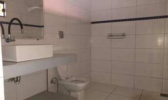 Imagem 3: Casa grande com piscina