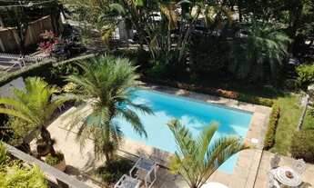 Imagem 2: Casa estilo colonial.<br><br><br>1 piso : Sala ampla,piso pedra , banhei