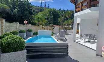 Imagem: Casa de alto padrão no Itacorubi