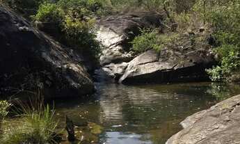 Imagem: Área 33.100m2 com Cachoeira e Piscina Natural