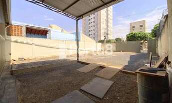 Imagem 4: Terreno Amplo com Construção no Vetorazzo - Ideal para Morar, Investir ou Empreender