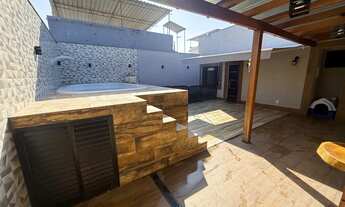 Imagem 2: Casa com piscina, área gourmet e salão de jogos