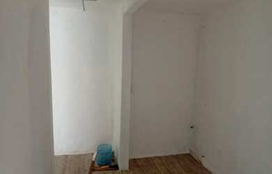 Imagem 4: Alugo ao lado pátio serve p morar