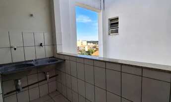 Imagem 3: Aluga-se apartamento de 2/4 sendo 1 suíte no bairro candeias