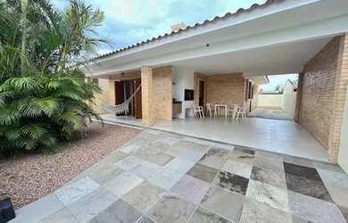 Imagem: Praia de Rainha do Mar, 180 metros do mar