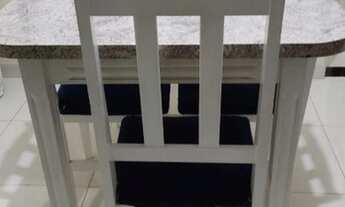 Imagem: Mesa quatro cadeira