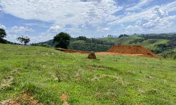 Imagem: Terreno próximo a cachoeira em Igaratá