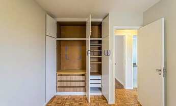 Imagem 3: Apartamento podendo conter até 2 quartos (sem suíte), 2 banheiros, 1 vaga de garagem e sem