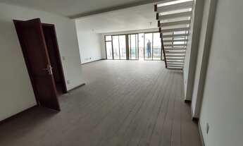 Imagem 2: Triplex para aluguel e venda possui 464 metros quadrados com 6 quartos