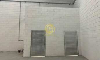 Imagem 3: O galpão/depósito/armazém está localizado no bairro Centro com 180 metros quadrados2 banhe