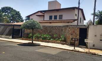 Imagem 2: Casa de condomínio para venda possui 600 metros quadrados com 4 quartos