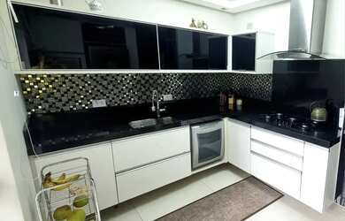 Imagem 4: Casa de condomínio para venda tem 270 metros quadrados com 4 quartos