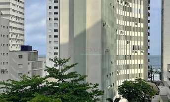 Imagem 6: Apartamento reformado com varanda e lazer a uma quadra da Praia das Pitangueiras, Guaruja