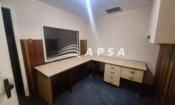 Imagem: NO CORAÇÃO VIBRANTE DE COPACABANA, A POUCOS