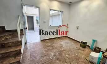 Imagem 5: Casa duplex, 02 quartos, suíte, jardim de inverno, reformada, sala gigante, excelente loca