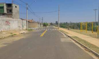 Imagem 5: Terreno murado na Vila Dutra