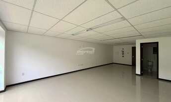 Imagem 7: Oportunidade comercial! Loja com 50m², 01 banheiro exclusivo da sala, amplo espaço de esta