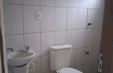 Imagem 3: ALUGO CASA COM AREA DE QUINTAL AMPLA