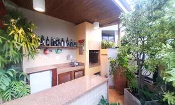 Imagem 7: Cobertura à venda na Rua Pasteur, Bairro Santa Helena, com três suítes, uma com closet, e