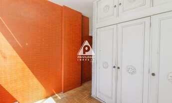 Imagem 6: Amplo apartamento, arejado com vista indevassável, 3 quartos e dependência!