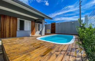 Imagem 2: Casa e Sobrado de 4 dormitórios à Venda - Xangri-lá