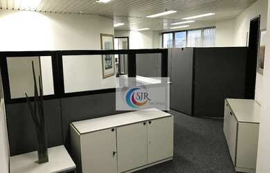 Imagem 2: Sala comercial mobiliada de 92,00 m² com 3 vagas de garagem- mobiliada