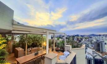 Imagem 4: Cobertura à venda na Rua Pasteur, Bairro Santa Helena, com três suítes, uma com closet, e