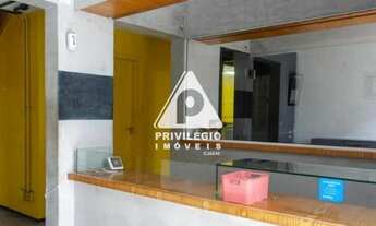 Imagem 2: Casa de rua duplex à venda, original 6 quartos com suíte, 2 salas, terraço, área externa