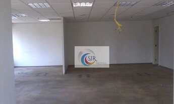 Imagem 6: Sala comercial de 142 m², com 5 vagas de garagem, piso elevado, ar condicionado central. E